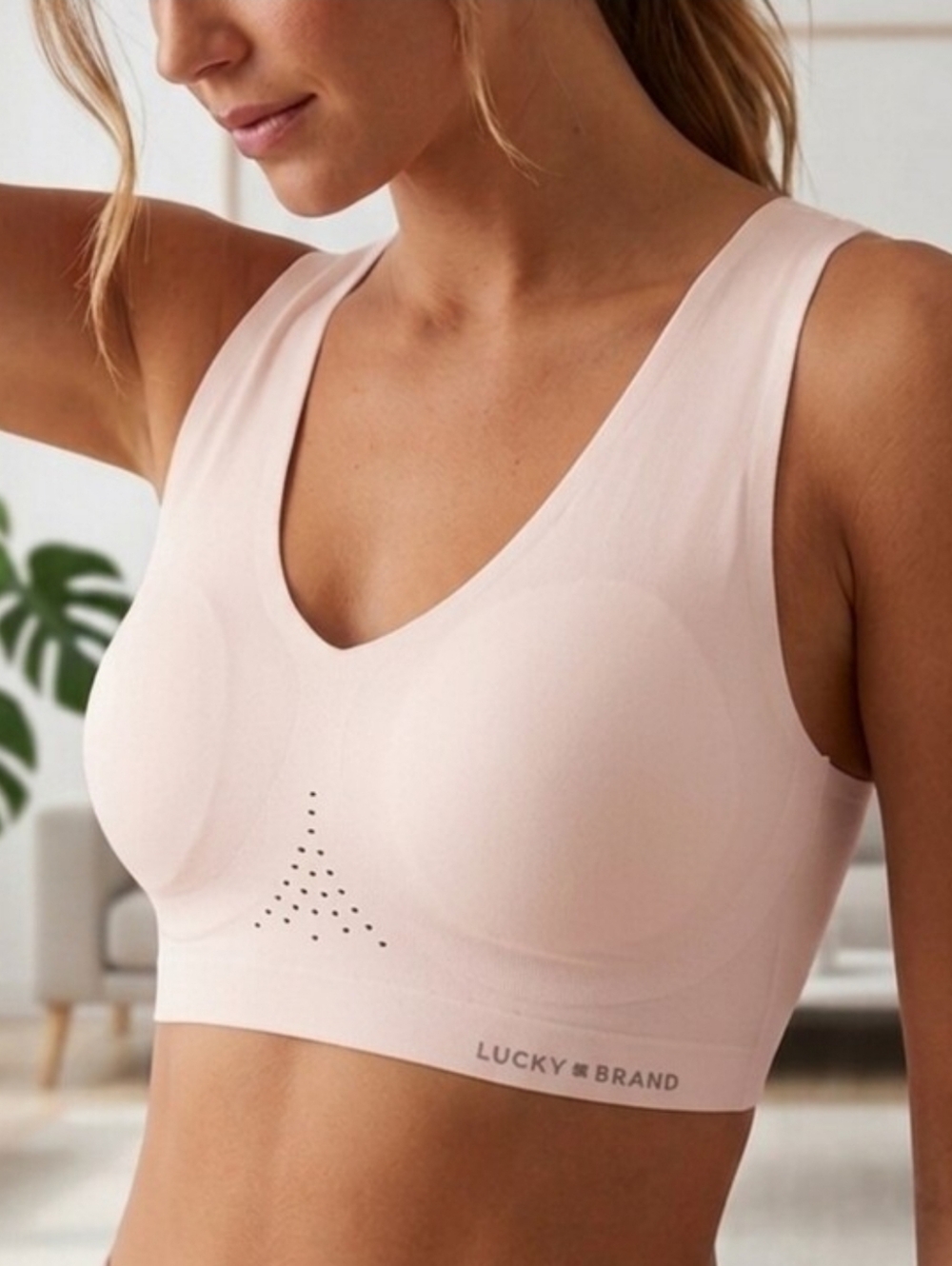 ✨️Lucky Brand Seamless Blush V‑Neck Sports Bralette✨️